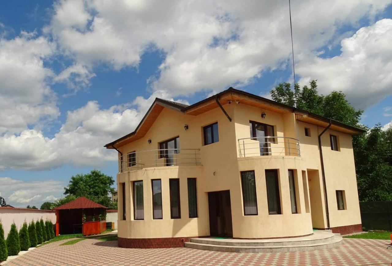 Vila Nicholas Barcanesti Exterior photo