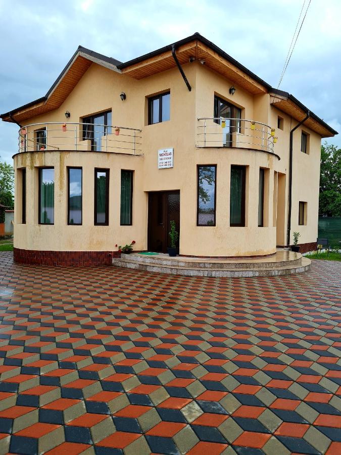 Vila Nicholas Barcanesti Exterior photo